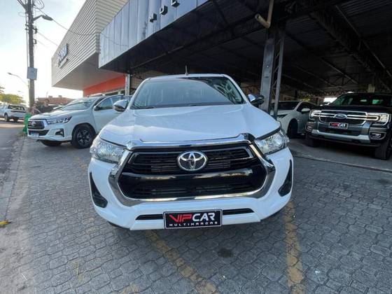 TOYOTA HILUX 2.8 D-4D TURBO DIESEL CD POWER PACK 4X4 MANUAL